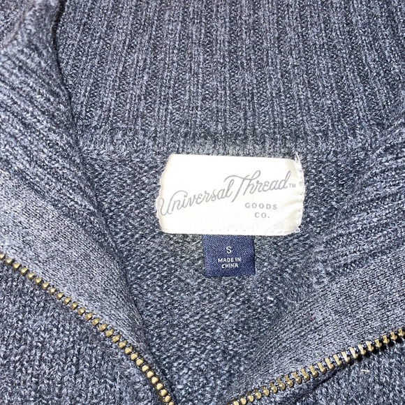 Universal Thread Small Long Sleeve - Picture 4 of 4